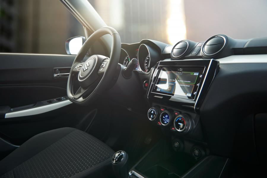 Интерьер Suzuki Swift 2017 года  (WW) (фото 15 из 101)